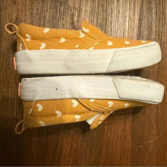 TULA Toddler Girl Slip On Canvas Shoes, Yellow with White Hearts, size 5 - Picture 6 of 7